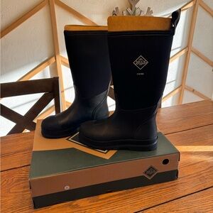 Muck Boots - Chore. Women’s size 10 or Men’s size 9.
